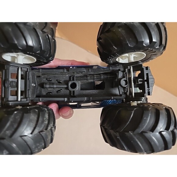 Hot Wheels Monster Trucks Bigfoot Rodger Dodger Gunkster Lot of 3 Toy Cars‎ - Picture 11 of 16